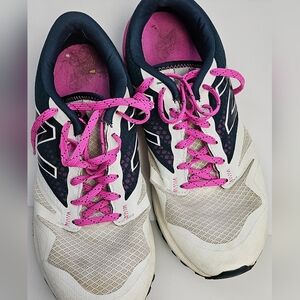 New Balance 690 V1 WT690RD1 Pink White Running Shoes Sneakers Womens‎ Size 10B